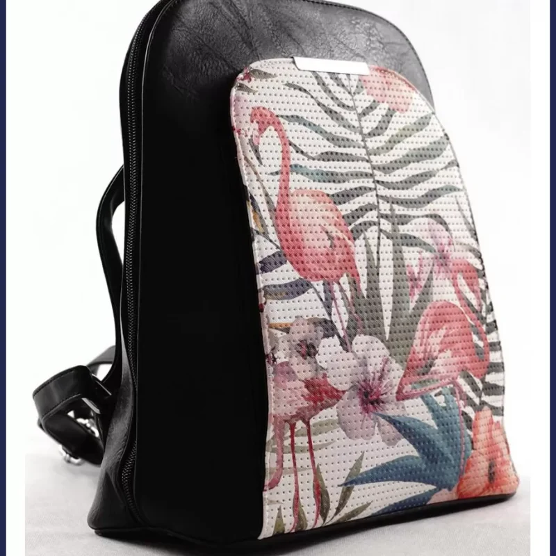 Női hátitáska elején virágmintával, fekete, műbőr nagymeretunoitaska-hu 3